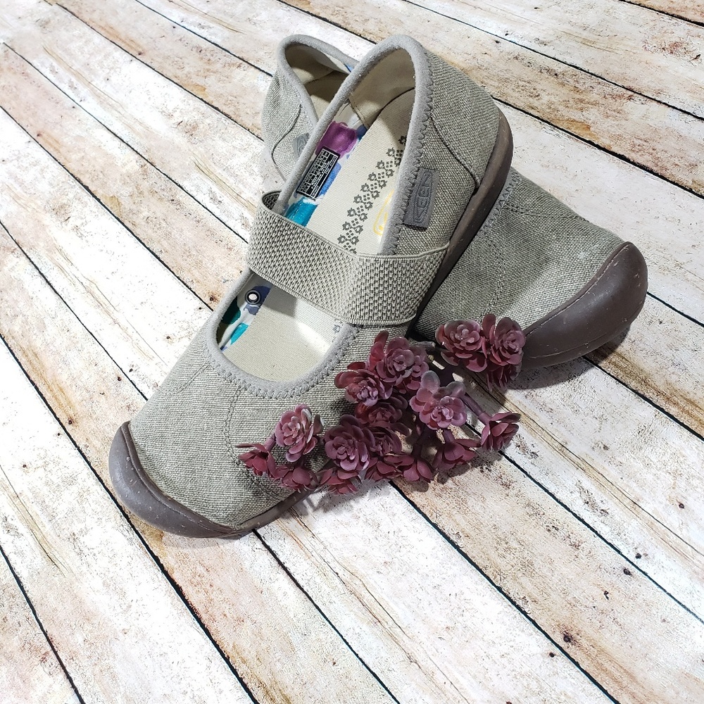 Keen sienna tan canvas flats